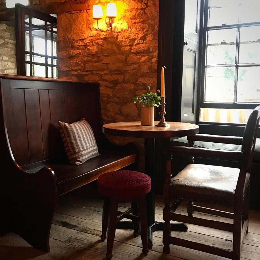 Royal Oak Ramsden Hotel Eksteriør billede